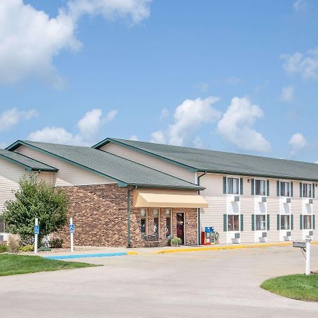 Super 8 By Wyndham Mt Pleasant Motell Mount Pleasant Exteriör bild