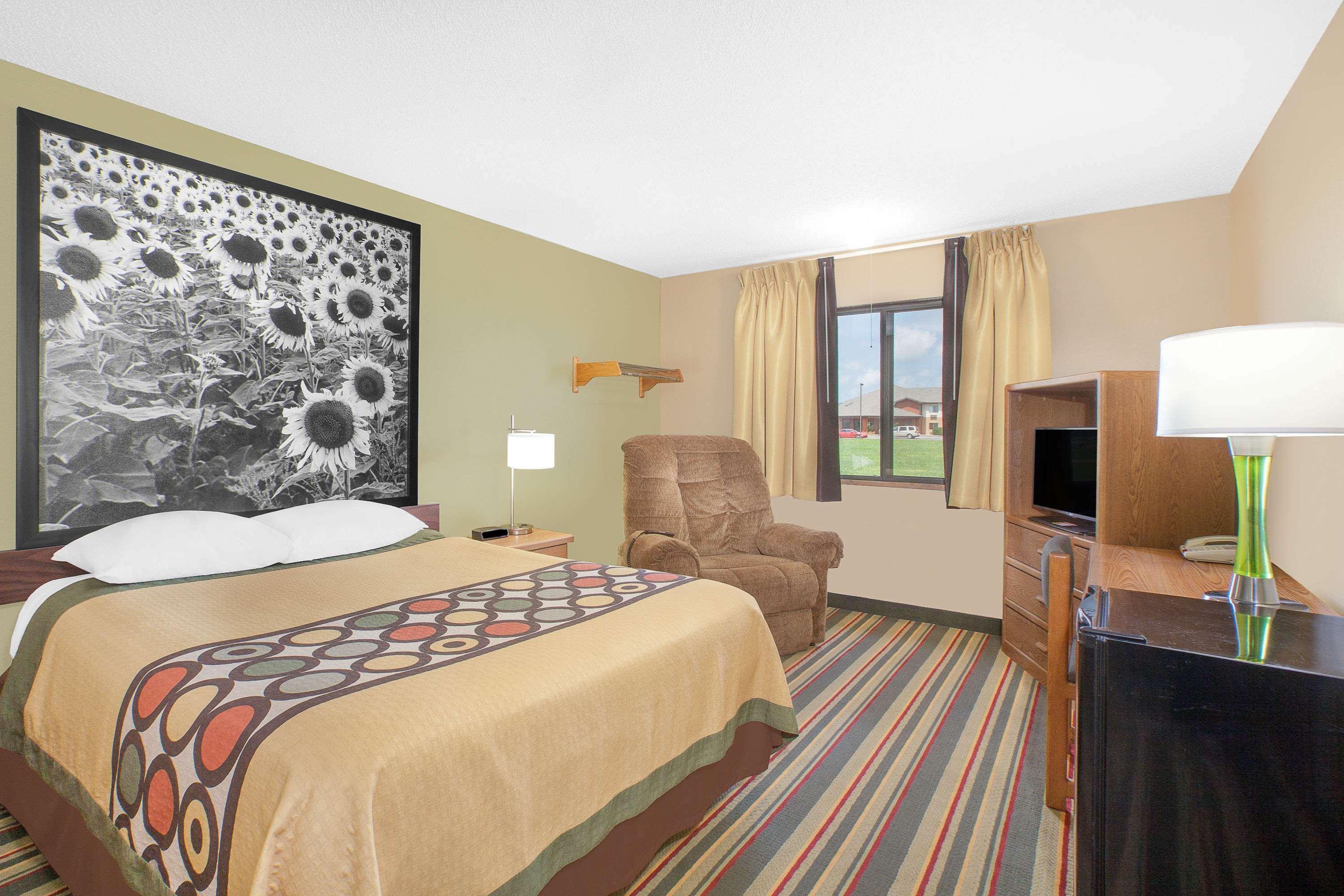 Super 8 By Wyndham Mt Pleasant Motell Mount Pleasant Exteriör bild