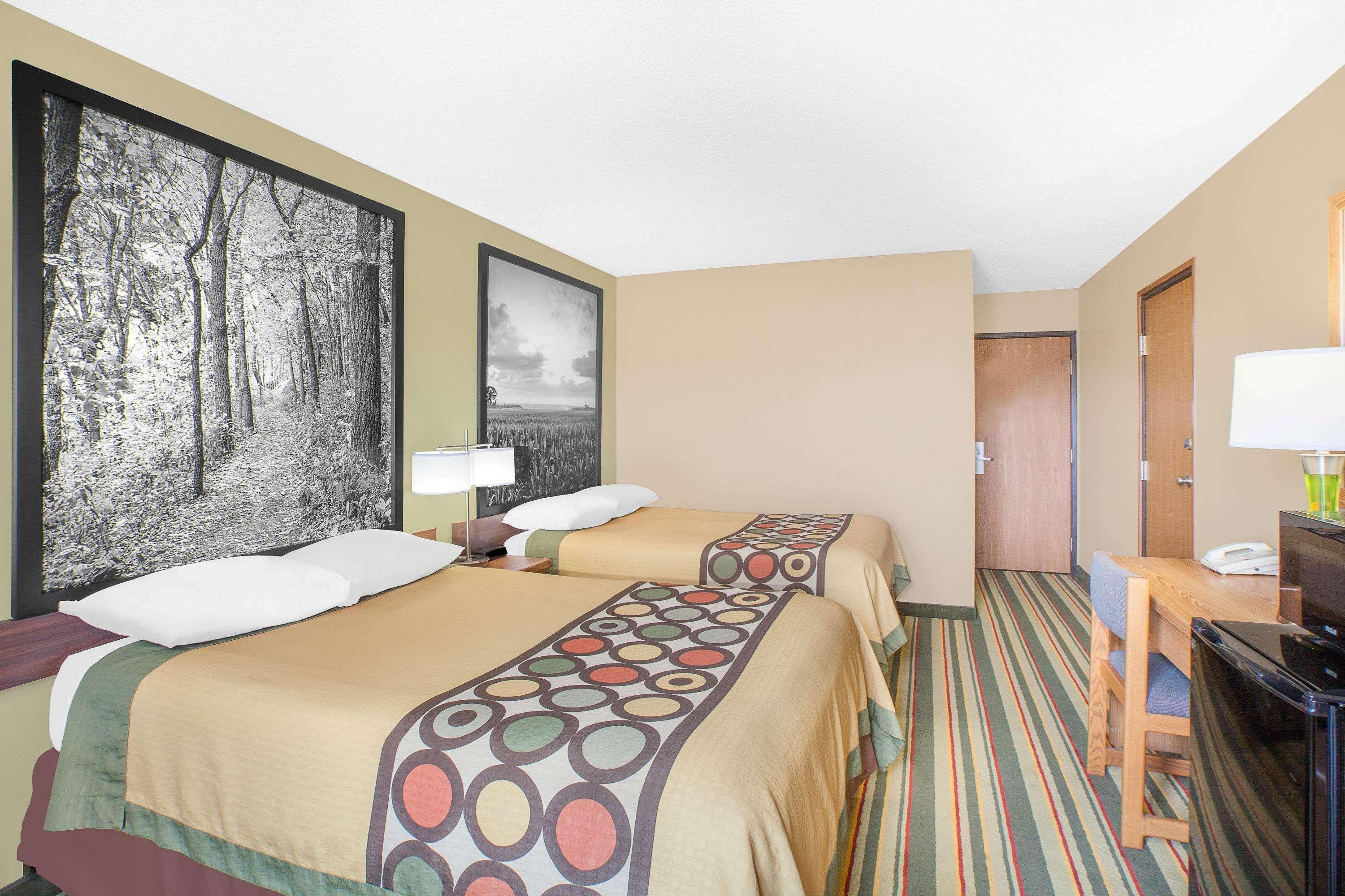 Super 8 By Wyndham Mt Pleasant Motell Mount Pleasant Exteriör bild