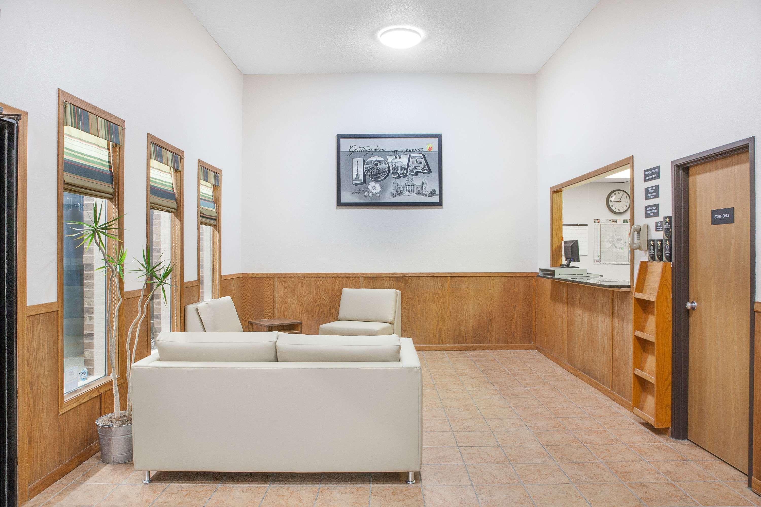 Super 8 By Wyndham Mt Pleasant Motell Mount Pleasant Exteriör bild