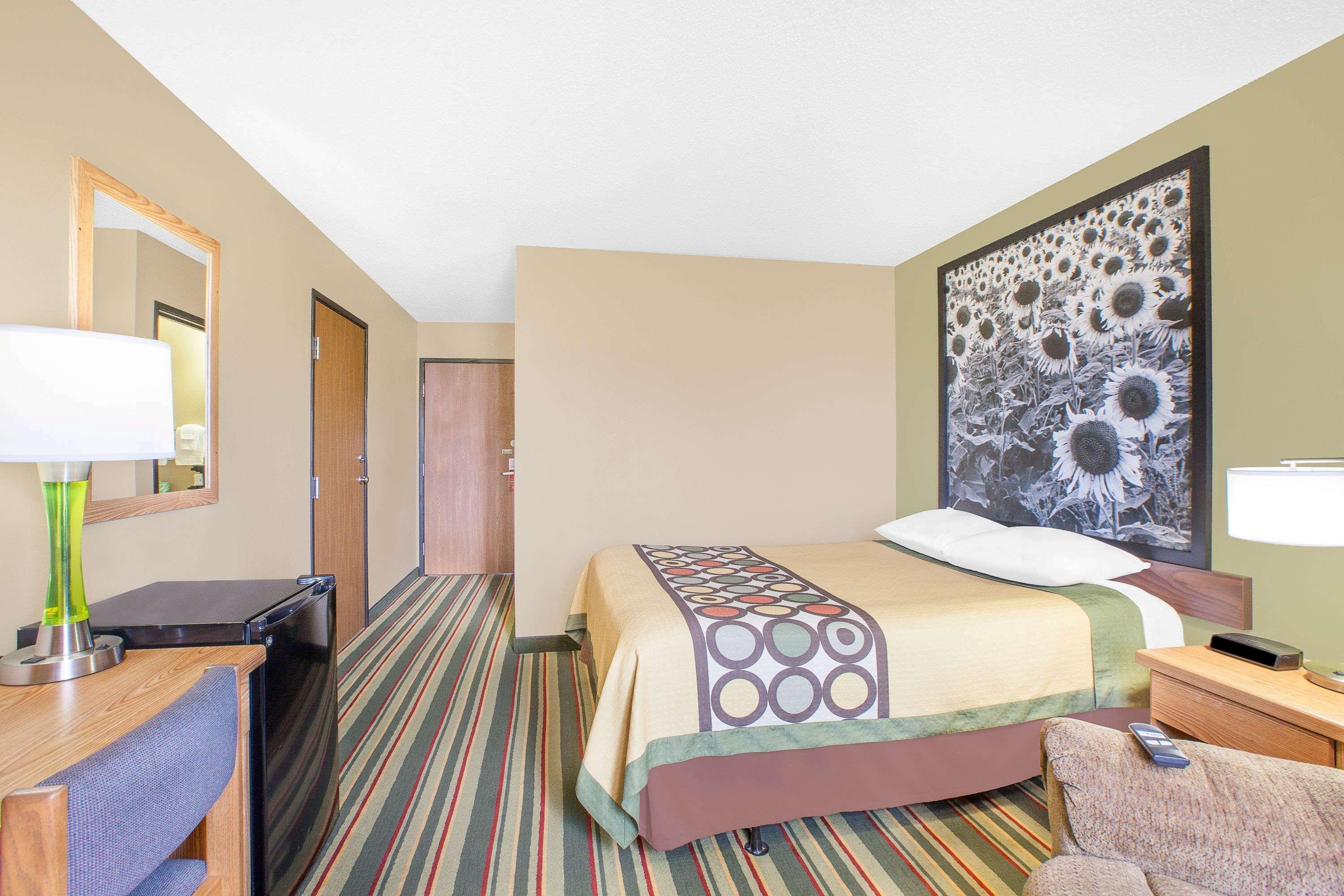 Super 8 By Wyndham Mt Pleasant Motell Mount Pleasant Exteriör bild