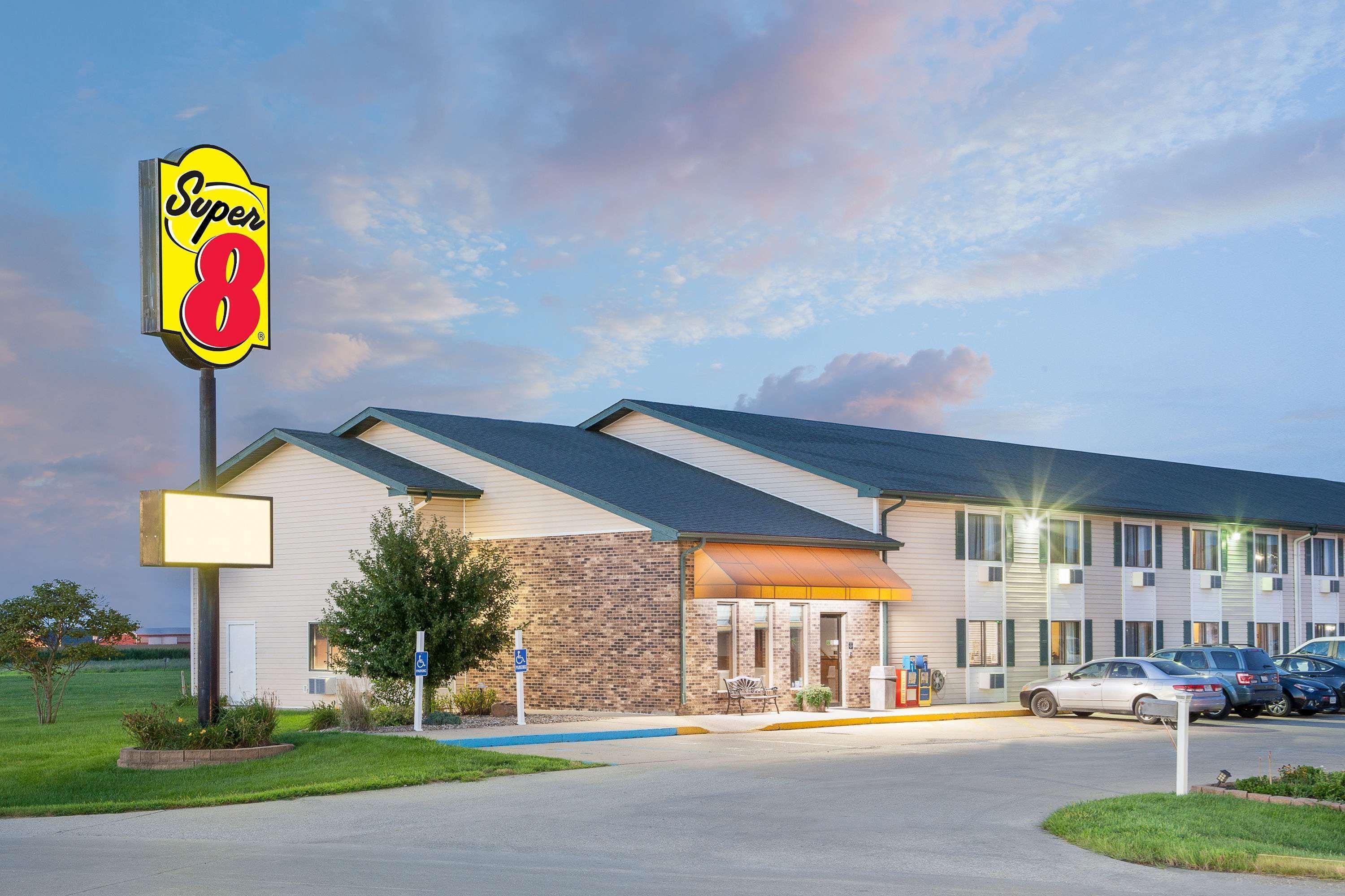 Super 8 By Wyndham Mt Pleasant Motell Mount Pleasant Exteriör bild